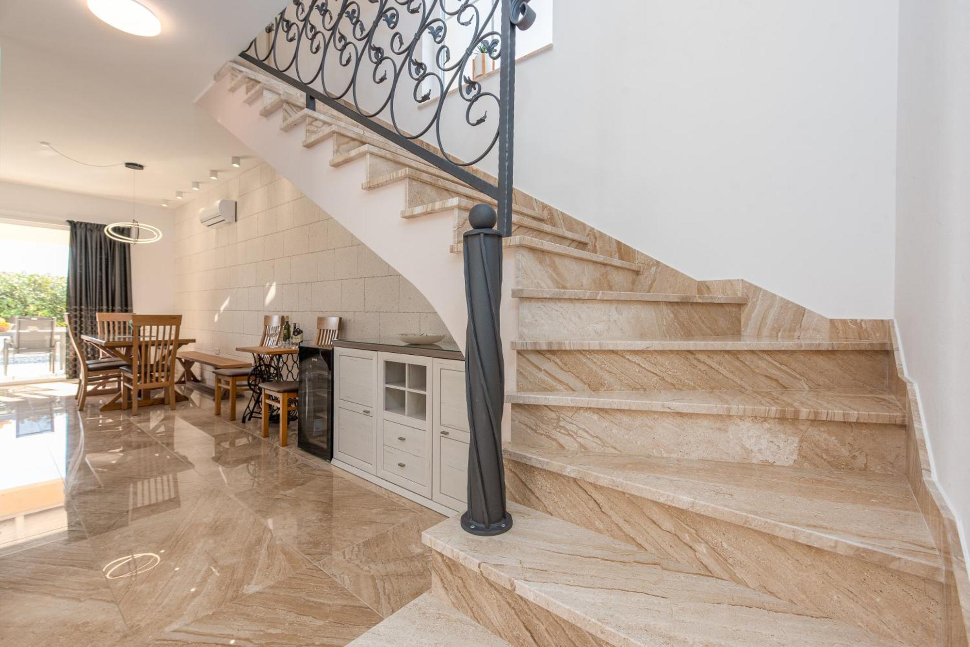 Luxury Agape Ellita
